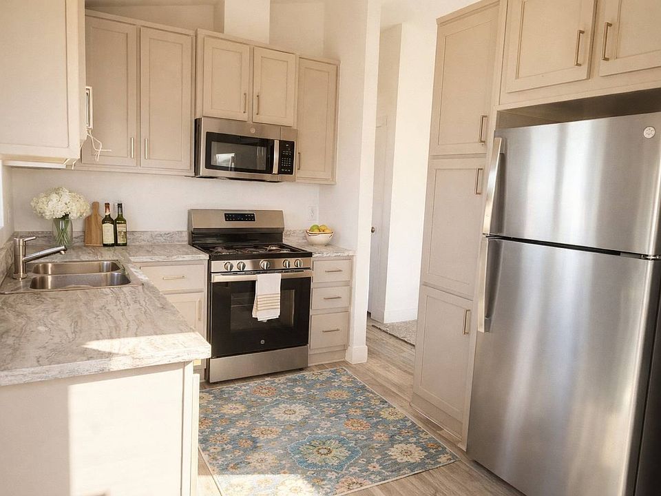 2nd image of 1305 W Prince Rd Unit 13
