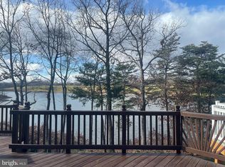 8018 Montour Heights Dr, Gainesville, VA 20155