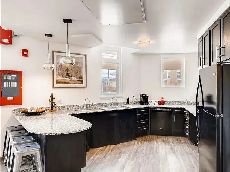Del Corazon Apartments — Photo 16