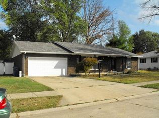 527 Meadowbrook Ln, Centralia, IL 62801