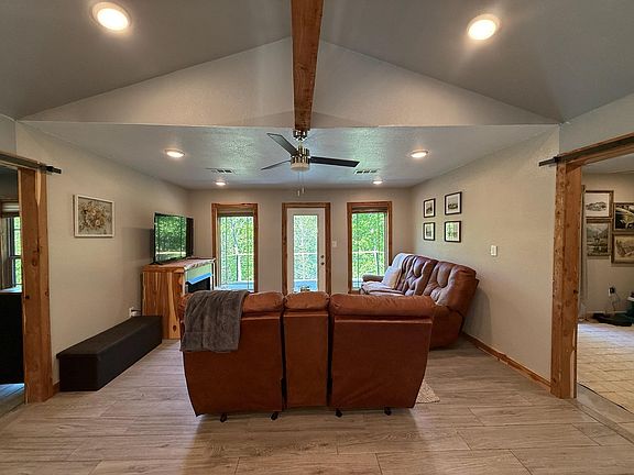 4th image of 220 Timber Ridge Road
