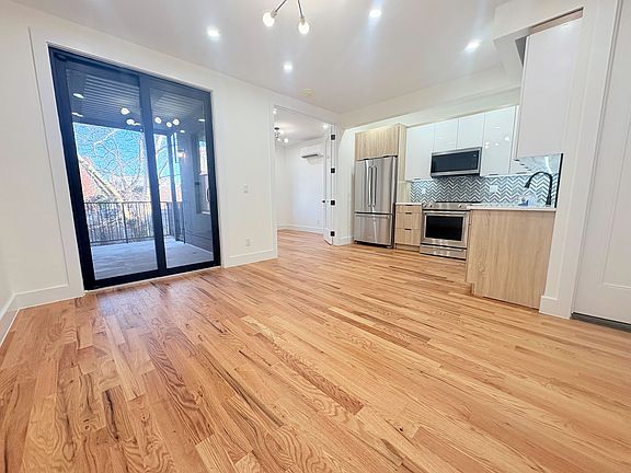 4th image of 427 Columbia St Floor 2