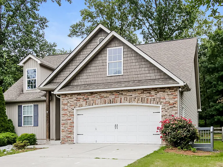305 Talon Dr SE — Photo 4