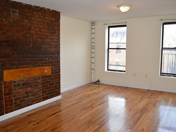 4th image of 322 E 6th St APT 12