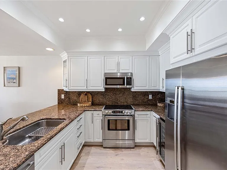 100 N Collier Blvd #Penthouse 5 — Photo 10