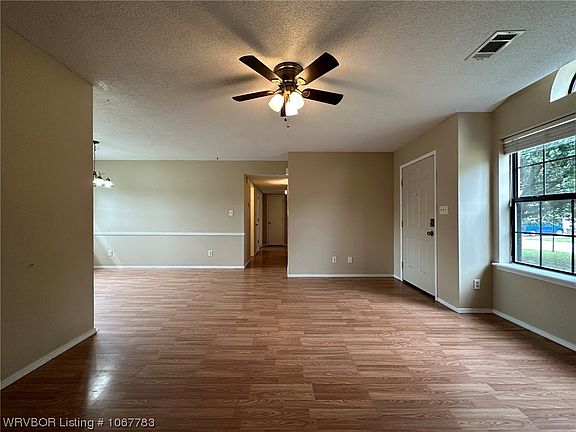 4th image of 501 Sandstone Dr