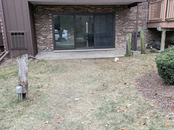 65 Pier Dr APT 101, Westmont, IL 60559