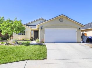 5569 E Belgravia Ave, Fresno, CA 93727