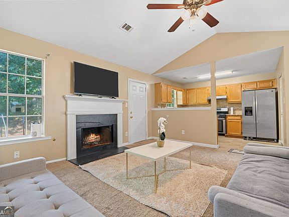 5th image of 6880 Silver Maple Dr
