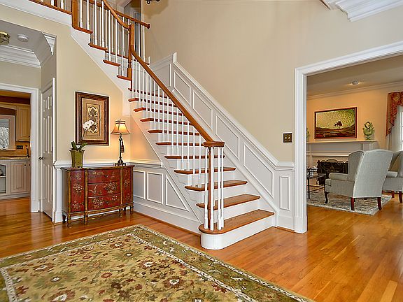 3rd image of 9496 Lynnhall Pl
