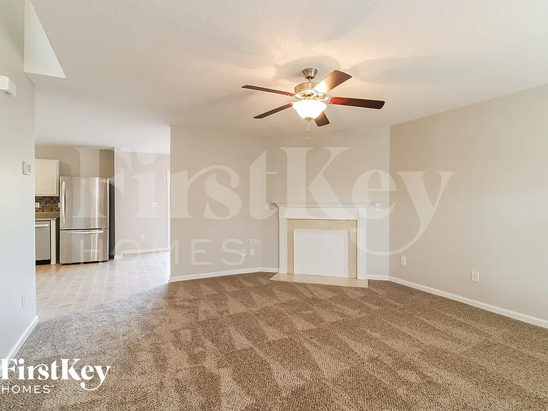 109 Sydney Ct — Photo 4