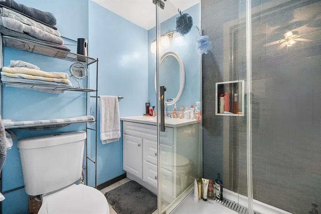 2 bed, 2290 sqft, $2,200 — Photo 2