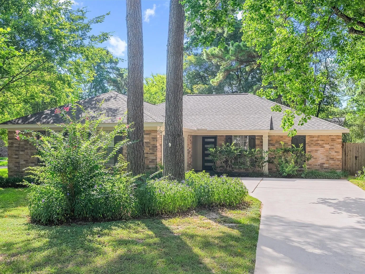 4 bed, 2.0 bath, 1965 sqft, $2,450 — Photo 3