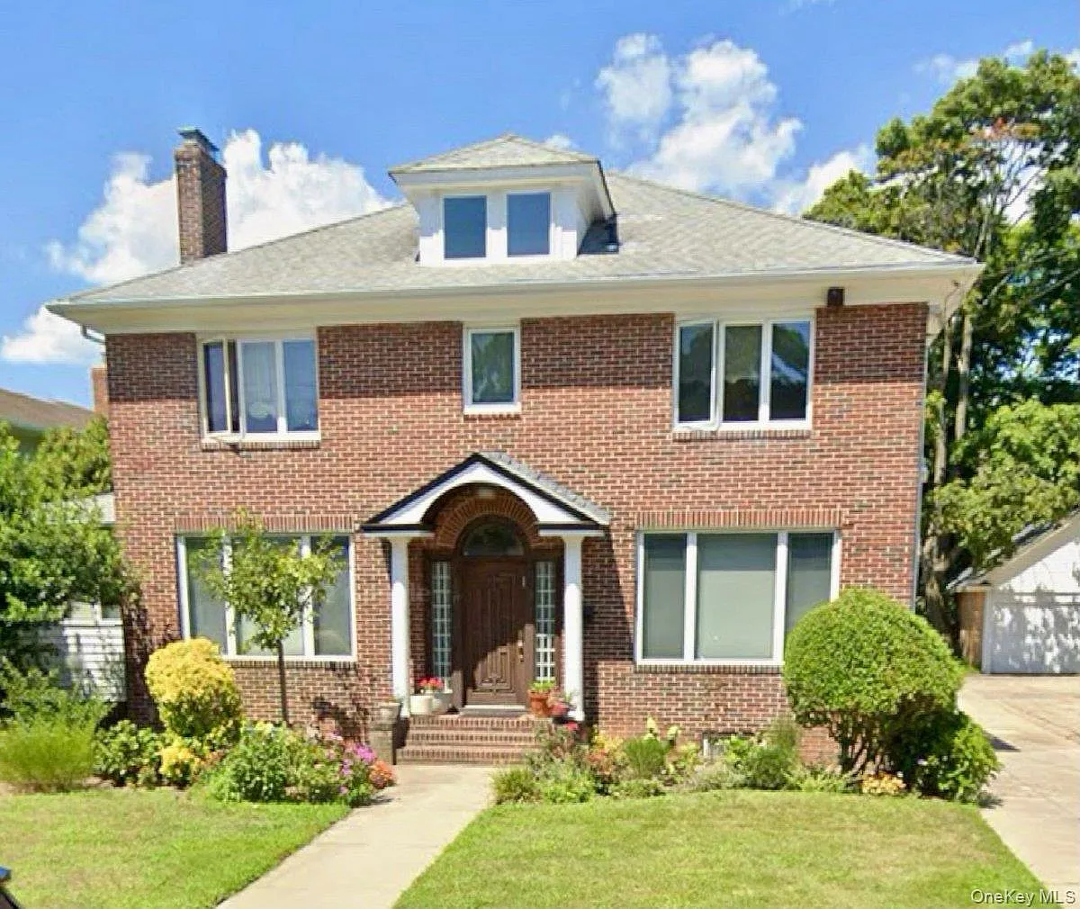 4 bed, 2.5 bath, 2685 sqft, $8,000 — Photo 1