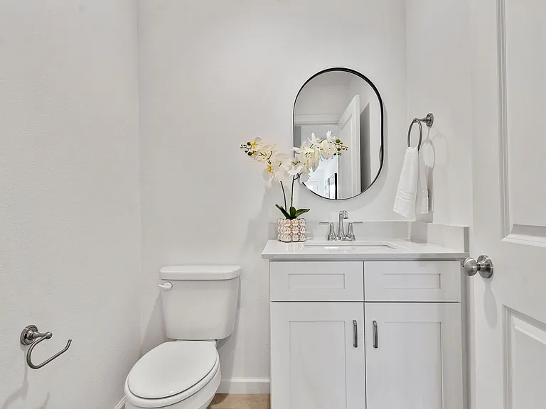 Now offering One & Half Month Free Rent *Advertised Rate is Reflective of Special Offer!* — Photo 16
