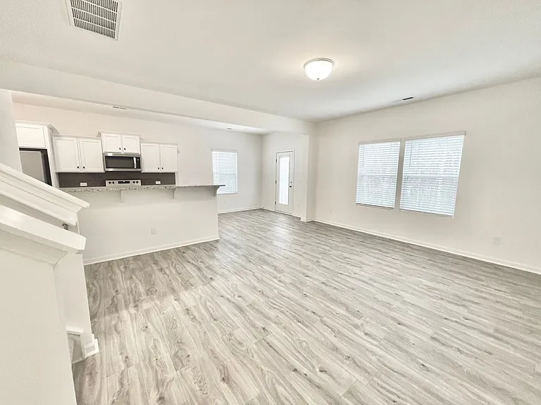 117 Lorcan Ln — Photo 3
