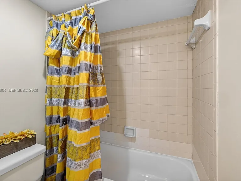1954 Windsor Dr #1954 — Photo 32