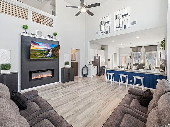 3rd image of 1016 Highland Vista