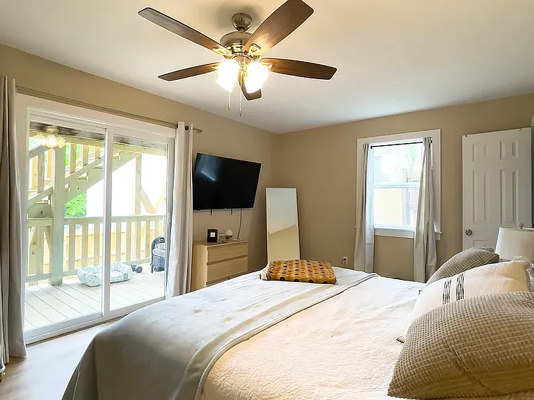558 N Highland Ave — Photo 9