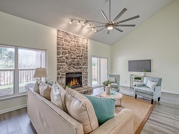 5th image of 1823 Oak Water Dr