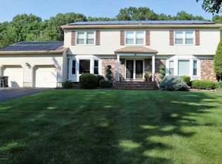 6 Shilling Rd, Manalapan, NJ 07726
