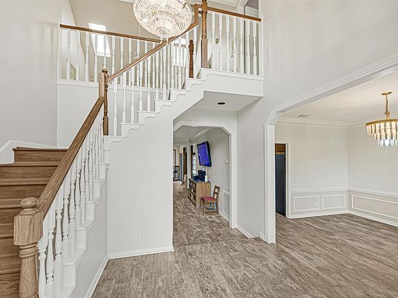3rd image of 2211 Rockhaven Dr