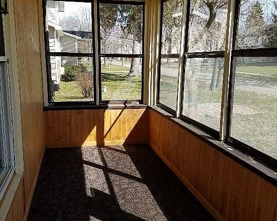 5th image of 142 Woodstock St