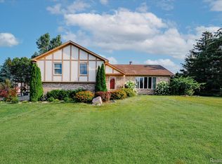 281 Coryell Dr, Oxford, MI 48371