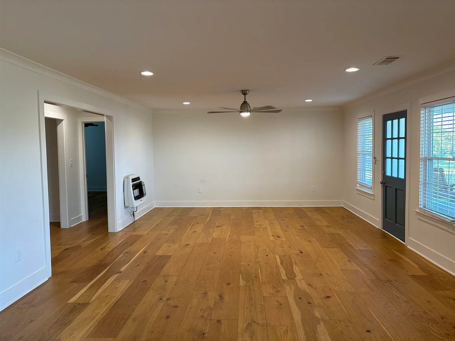 4 bed, 3.0 bath, 3052 sqft, $3,000 — Photo 3