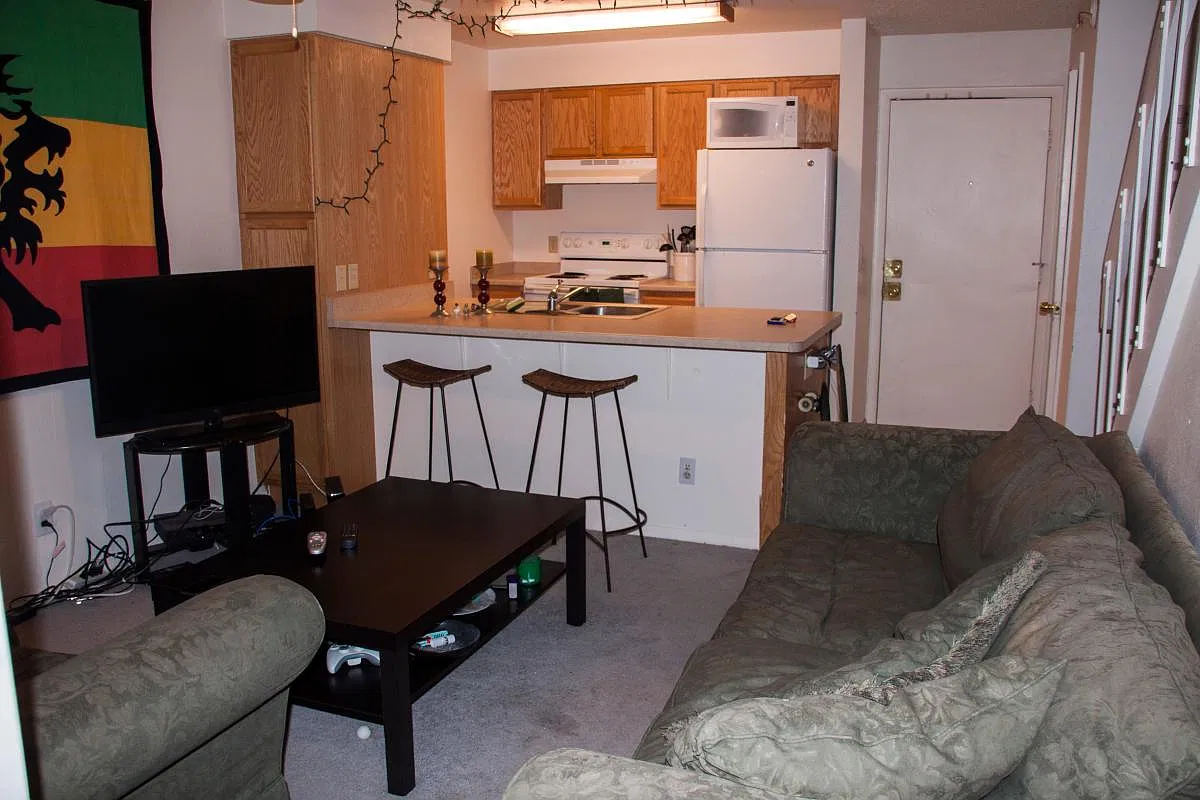 3 bed, 1.5 bath, 992 sqft, $5,280 — Photo 3