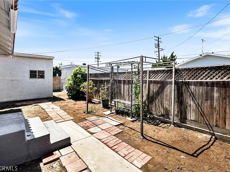 15329 S Paramount Blvd — Photo 28