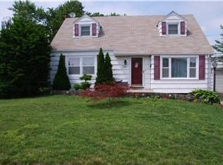 781 Phoebus Ct, Franklin Square, NY 11010