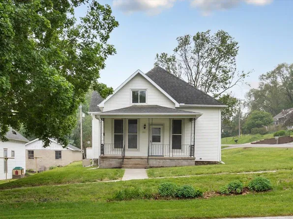 221 W 7th St, Logan, IA 51546