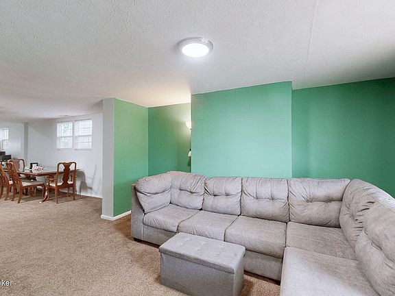 3rd image of 2122 W Burnett Ave