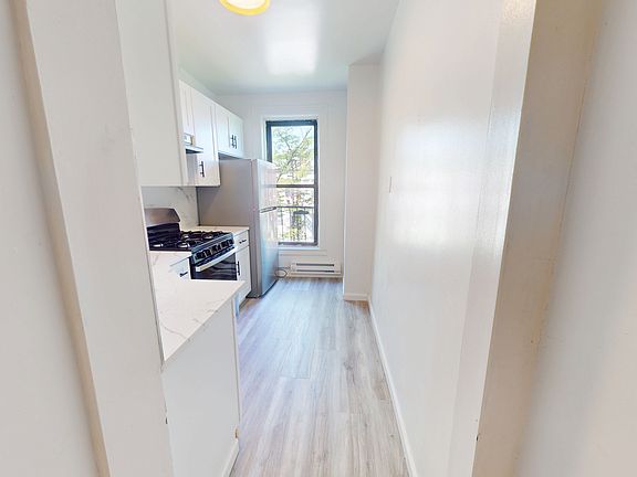 5th image of 1347 Hancock St #3E