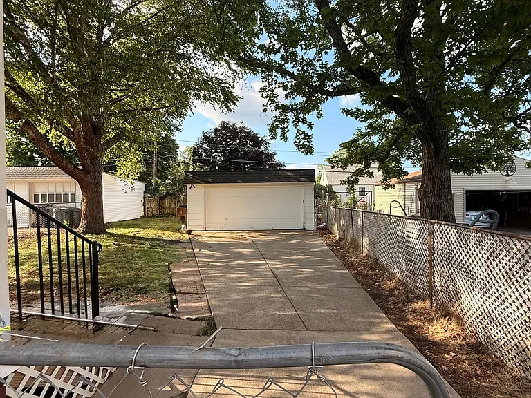 8018 Theota Ave — Photo 45