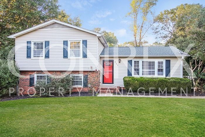 1st image of 214 Corkwood Dr