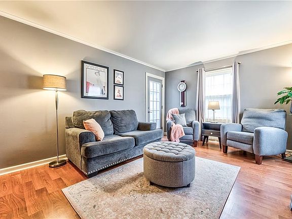 3rd image of 702 W 86th Ter
