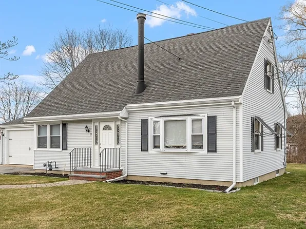 19 S Hampton Rd, Amesbury, MA 01913