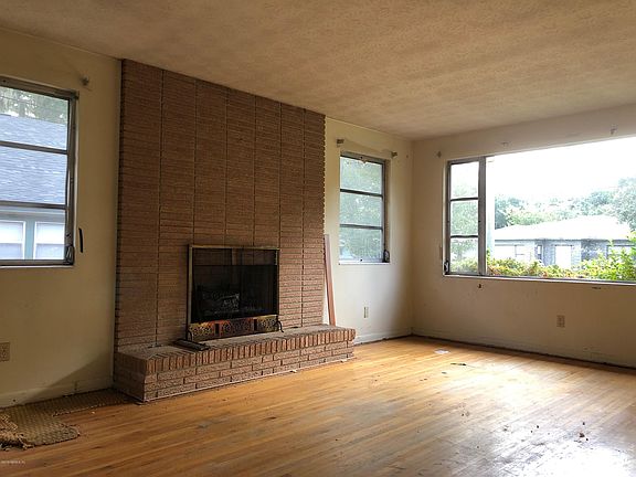 3rd image of 245 W 40th St