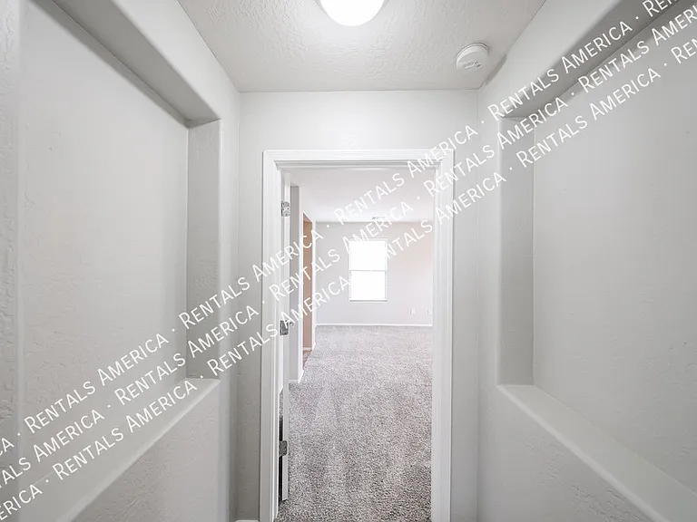 4563 E Oxford Ln — Photo 34