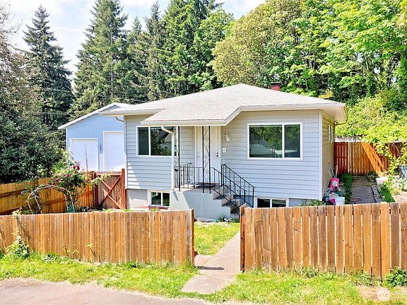 2nd image of 423 Lind Avenue SW