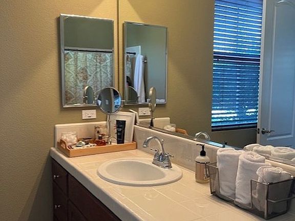 5th image of 676 Coastal Hills Dr