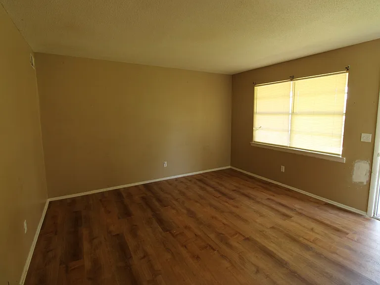 4851 Malabar Dr — Photo 2