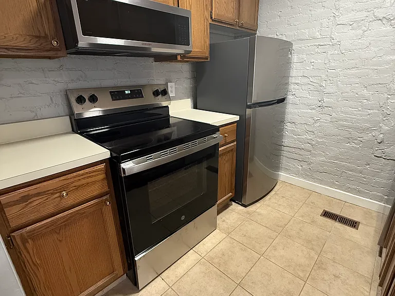 54 S Broadway St #15 — Photo 3