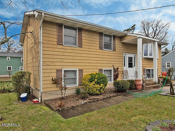 2nd image of 124 Windward Avenue