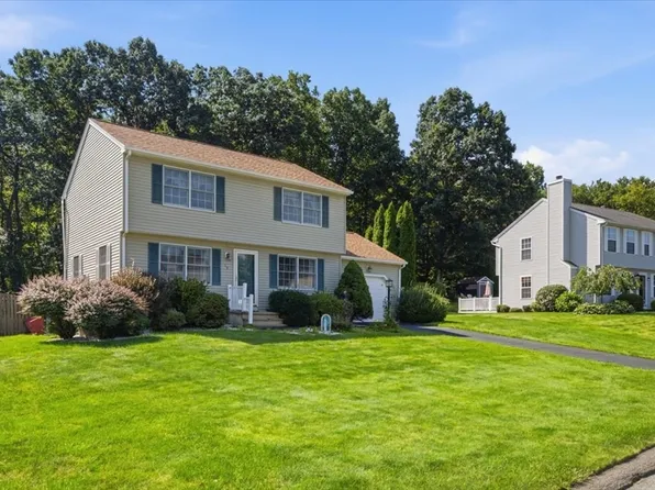 18 Scott Hollow Dr, Holyoke, MA 01040