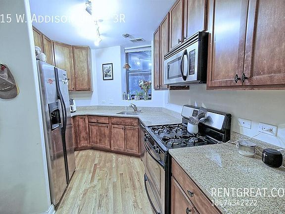 5th image of 815 W Addison St APT 3R