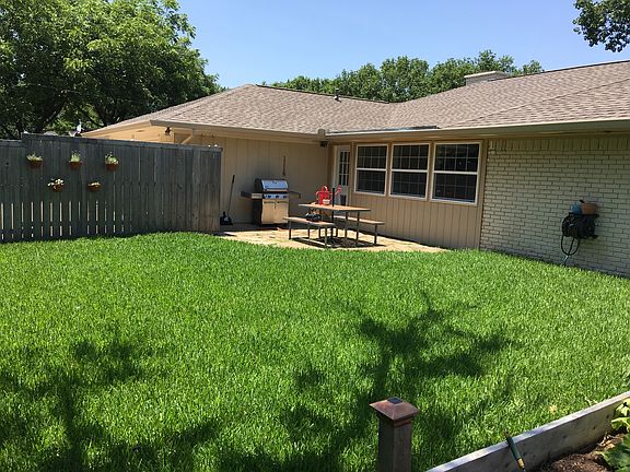 2nd image of 1213 Melrose Dr