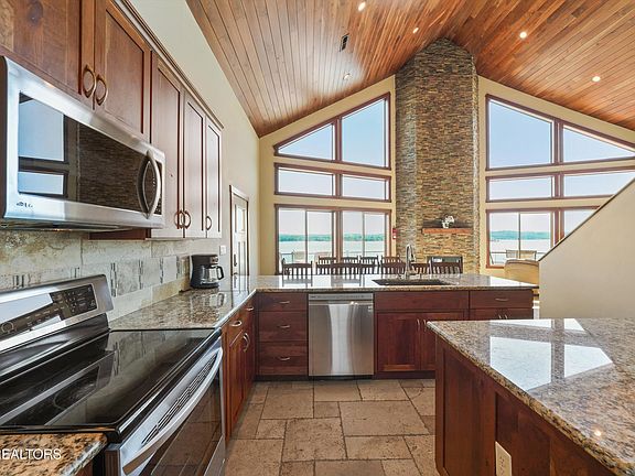 18th image of 430 Sugar Cove Way